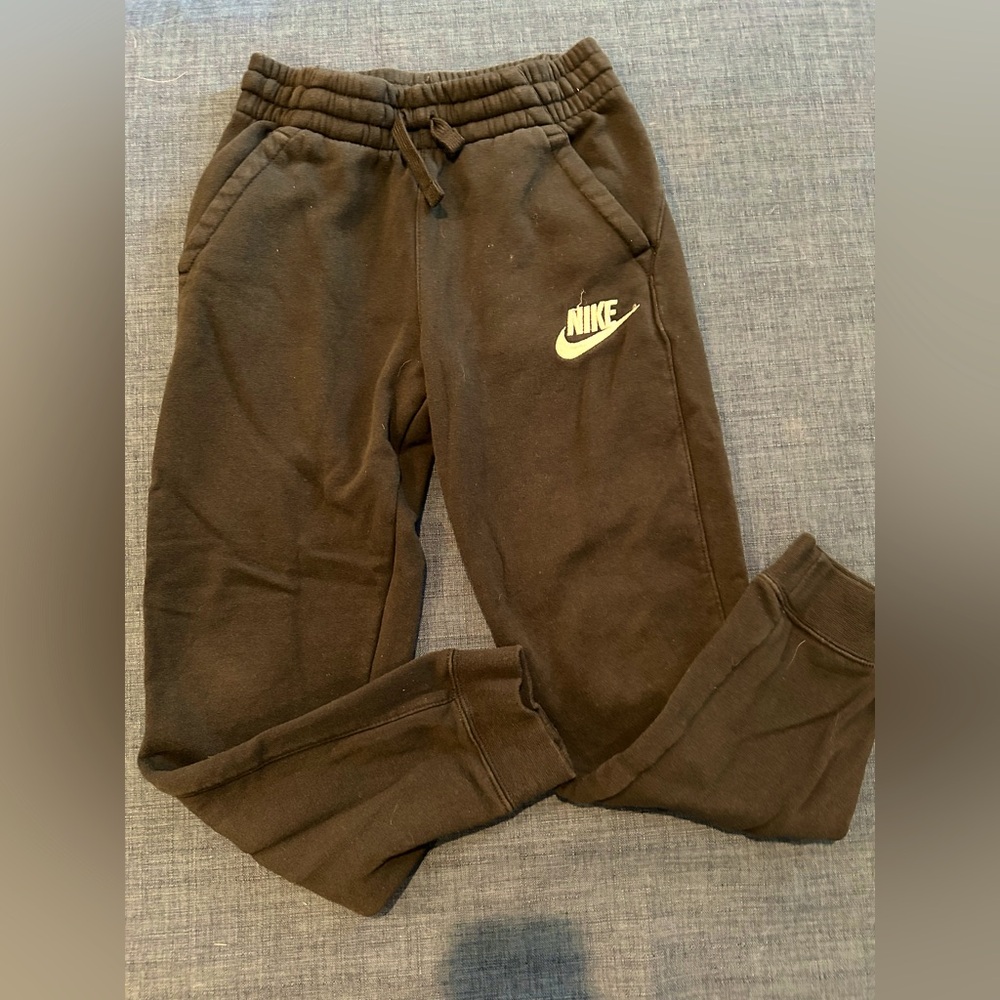 Nike boy’s sweatpants.